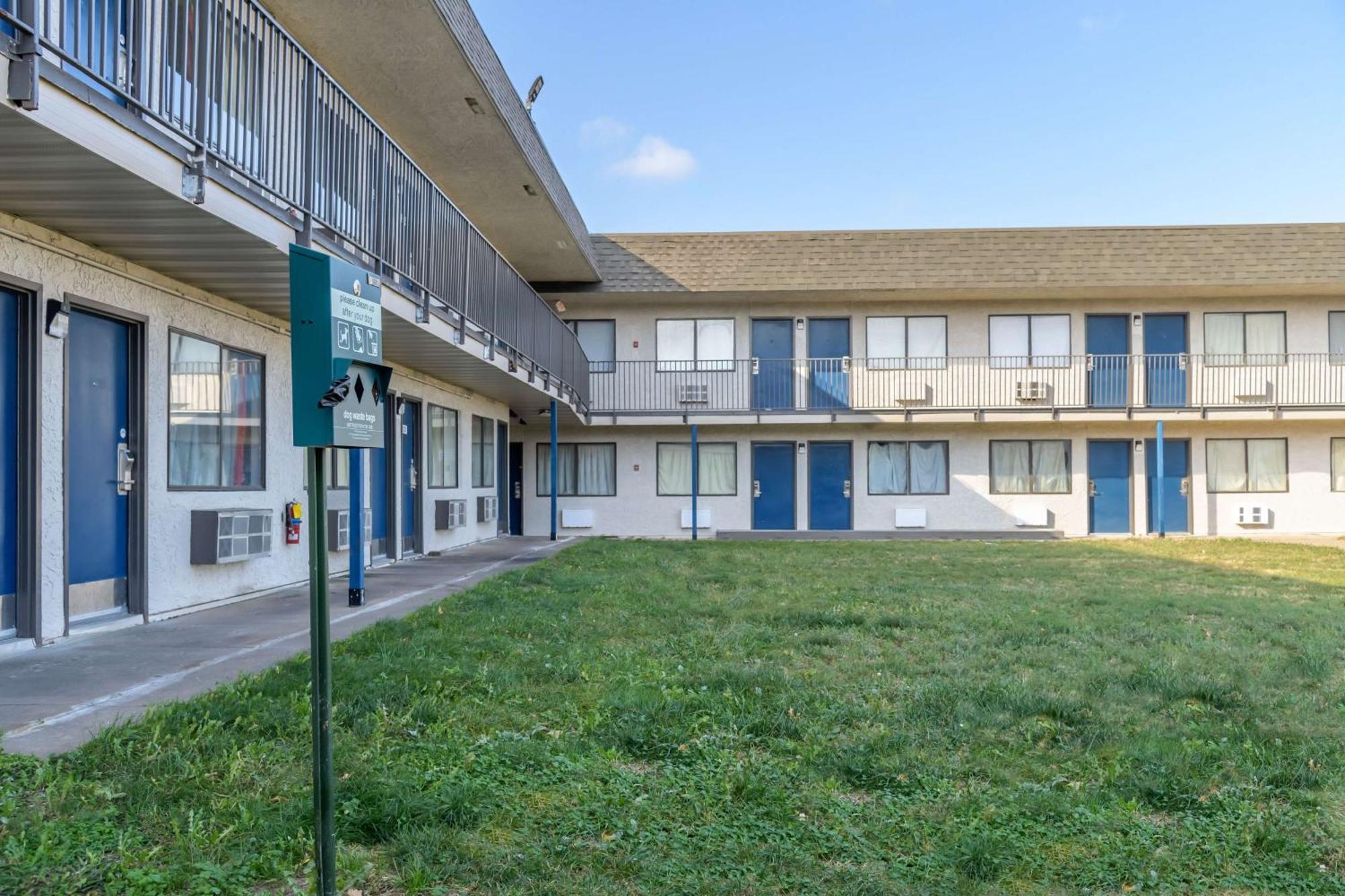 Home 6 Motel Topeka Bagian luar foto