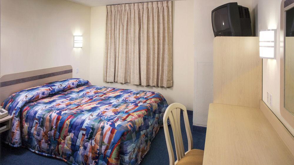 Home 6 Motel Topeka Bagian luar foto