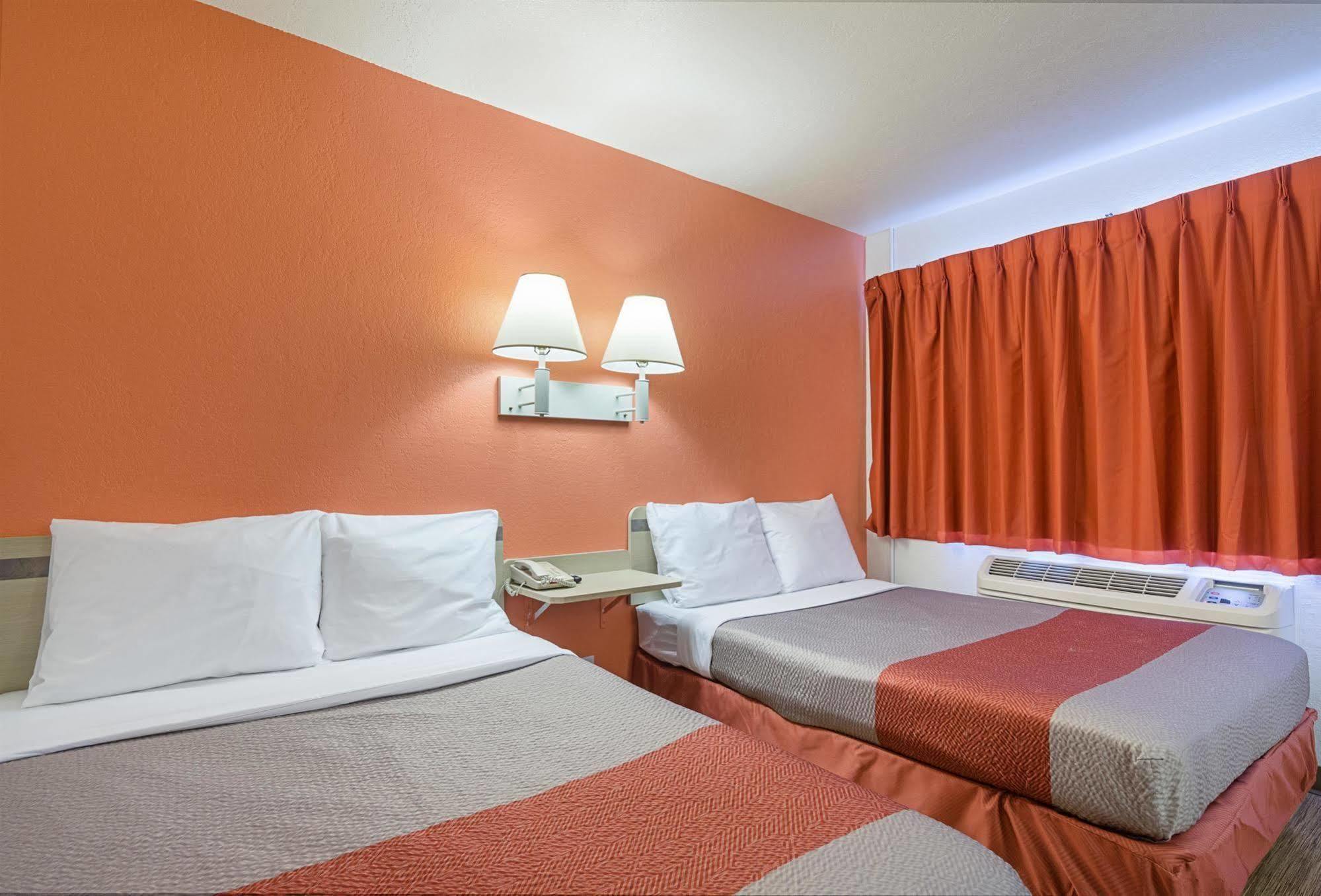 Home 6 Motel Topeka Bagian luar foto