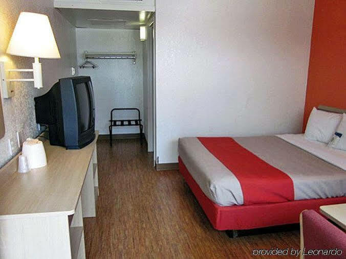Home 6 Motel Topeka Bagian luar foto